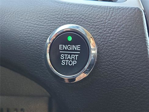 Used 2023 Ford Edge SE AWD/4WD image 6