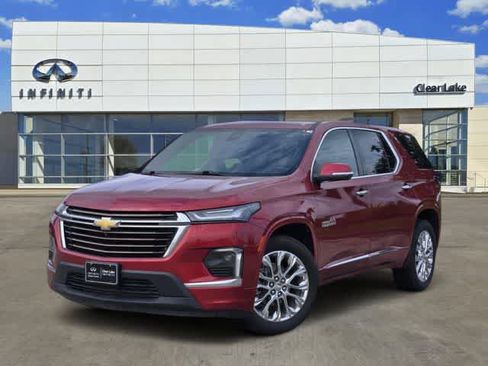 Used 2023 Chevrolet Traverse High Country FWD image 1