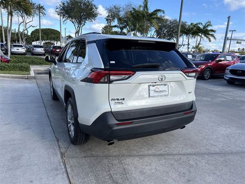 Used 2021 Toyota RAV4 XLE Premium image 14