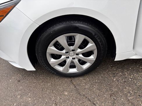 Used 2025 Toyota Corolla LE image 29
