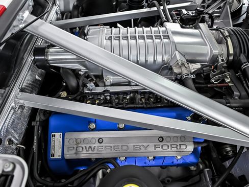 Used 2005 Ford GT RWD image 21