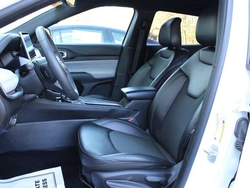 Used 2024 Jeep Compass Latitude AWD/4WD image 14