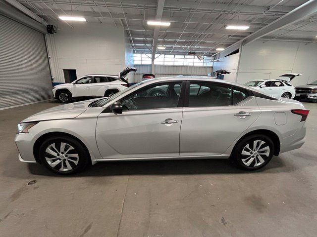 Used 2024 Nissan Altima 2.5 S FWD image 6