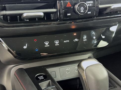 New 2026 Nissan Kicks SR FWD image 17