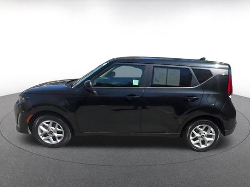 Used 2025 Kia Soul LX w/ LX Technology Package FWD image 8
