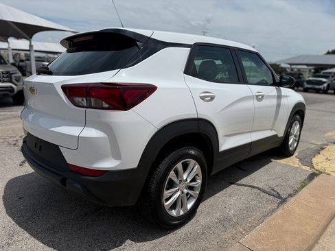 Used 2023 Chevrolet TrailBlazer LS FWD image 4