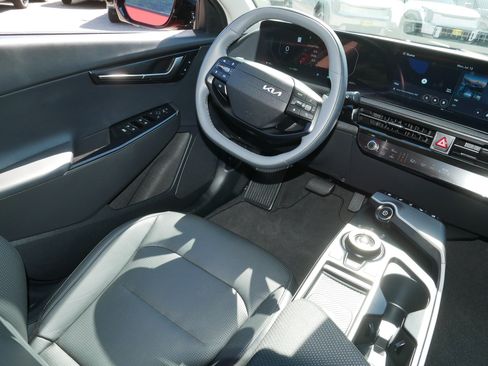 Certified 2025 Kia EV6 Wind AWD/4WD image 9
