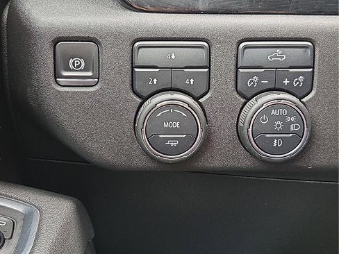 Used 2025 Chevrolet Silverado 2500 LT AWD/4WD image 19