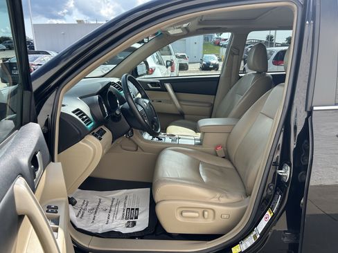 Used 2012 Toyota Highlander SE w/ Tow Pkg AWD/4WD image 13
