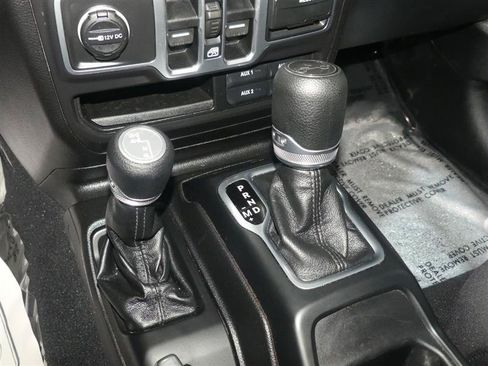 Used 2018 Jeep Wrangler Unlimited Sport S AWD/4WD image 36