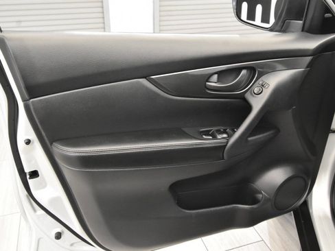 Used 2020 Nissan Rogue S image 12