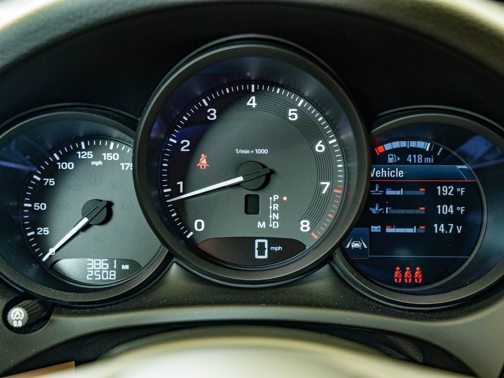 Certified 2026 Porsche Macan AWD/4WD image 33