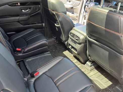 Used 2025 Honda Pilot TrailSport image 24