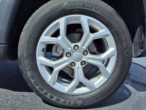 Used 2024 Jeep Compass Latitude AWD/4WD image 32