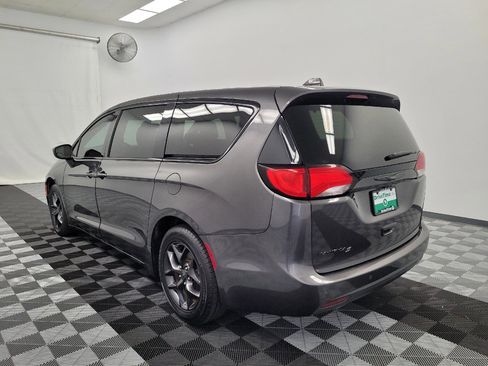 Used 2019 Chrysler Pacifica Touring Plus w/ S Appearance Package FWD image 5