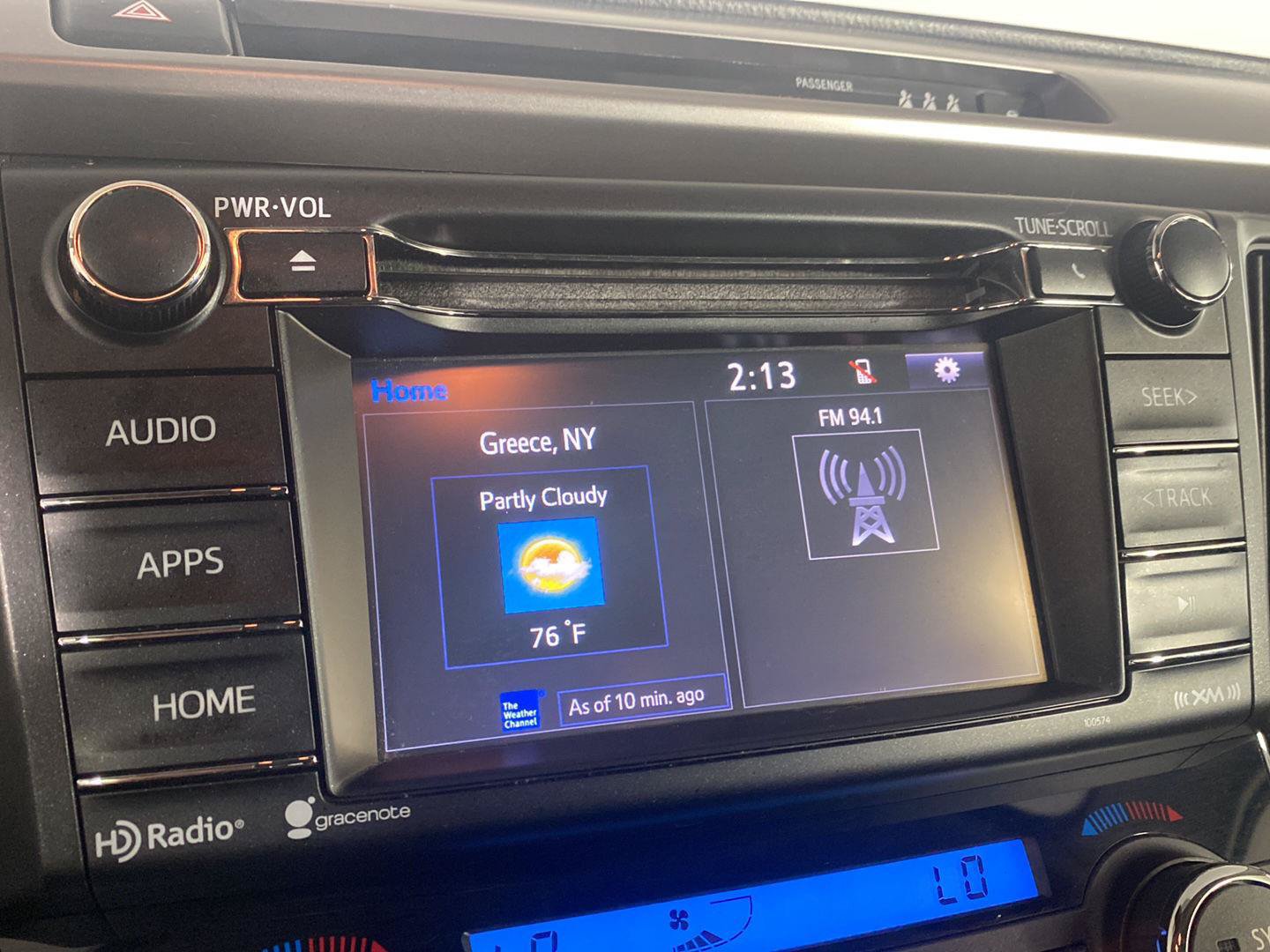Used 2018 Toyota RAV4 XLE AWD/4WD image 12