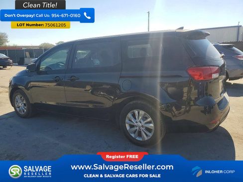 Used 2017 Kia Sedona L image 3