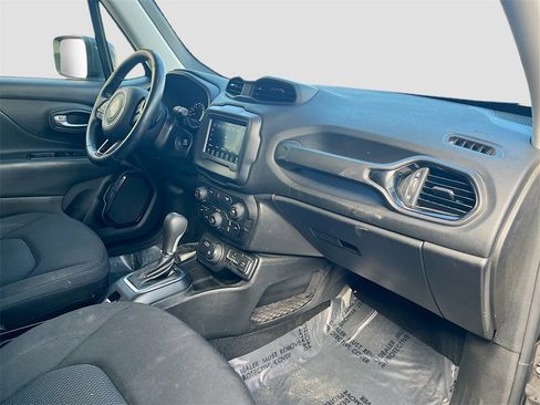 Used 2019 Jeep Renegade Altitude w/ Quick Order Package 2XM image 29