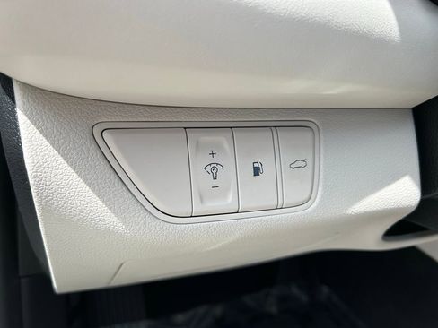 Used 2024 Genesis G70 2.5T image 18