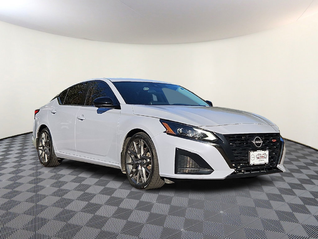Certified 2023 Nissan Altima 2.0 SR FWD image 1