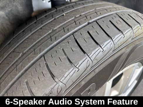 Used 2023 GMC Acadia SLE w/ Driver Convenience Package image 15