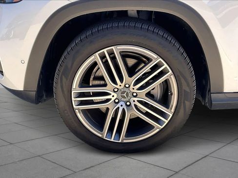 Used 2024 Mercedes-Benz GLS 450 4MATIC image 9