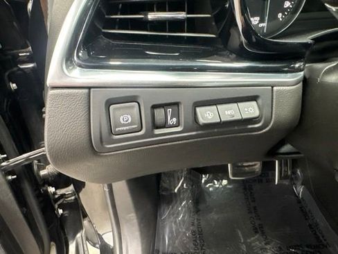Used 2024 Cadillac XT6 Sport w/ Technology Package AWD/4WD image 25