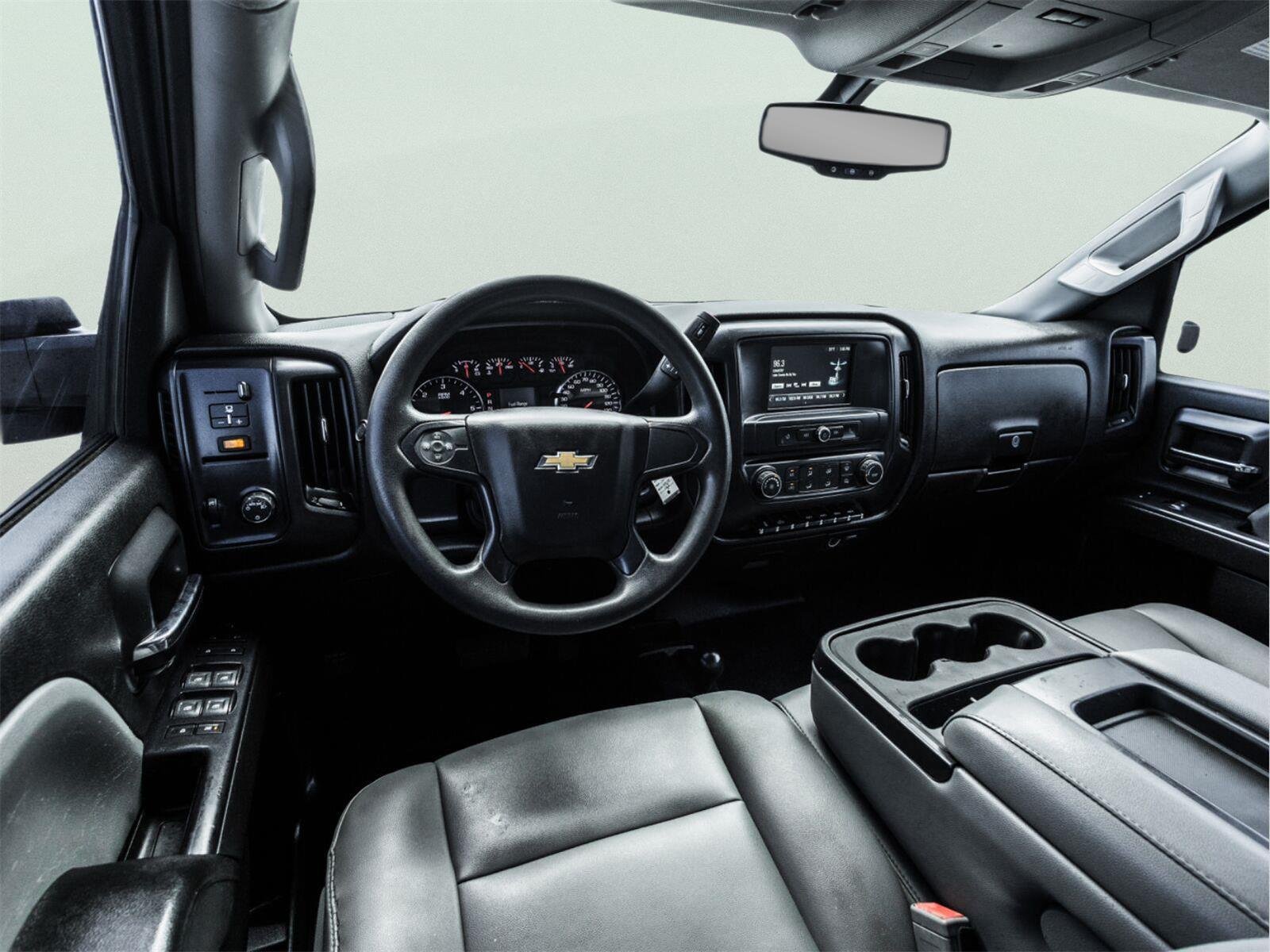 Used 2019 Chevrolet Silverado 2500 W/T AWD/4WD image 2