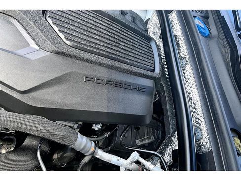 Used 2026 Porsche Macan AWD/4WD image 37