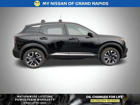 New 2026 Nissan Kicks SV image 7