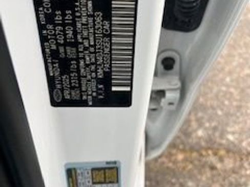 Used 2025 Hyundai Elantra Limited image 18