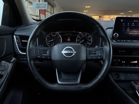 Used 2025 Nissan Rogue SV FWD image 33