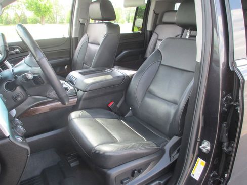 Used 2018 GMC Yukon XL SLT w/ Open Road Package AWD/4WD image 22