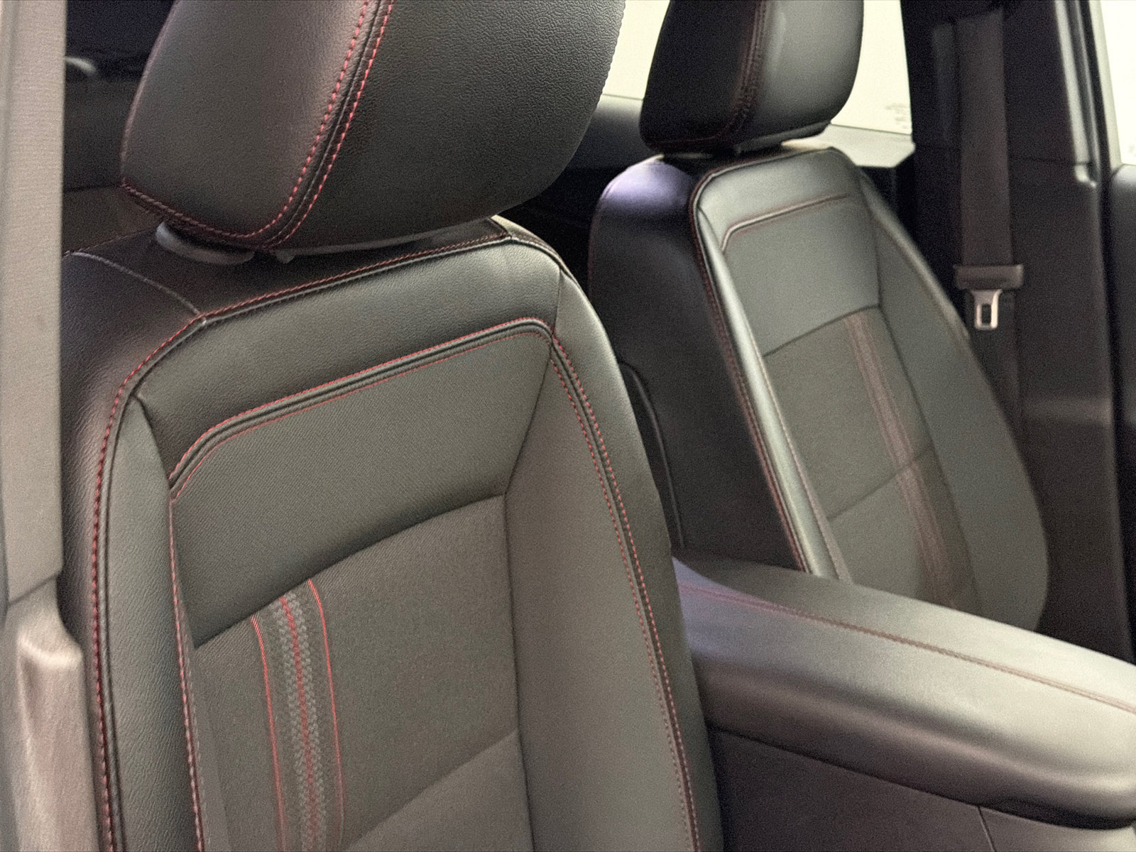 Used 2023 Chevrolet Equinox RS FWD image 11