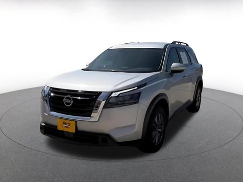 Used 2025 Nissan Pathfinder SV FWD image 7