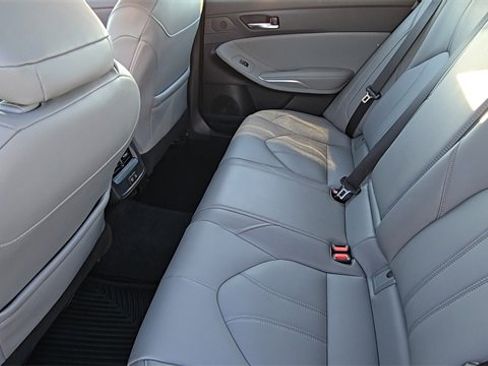 Used 2021 Toyota Avalon XLE image 18