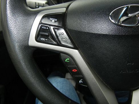 Used 2013 Hyundai Veloster image 37