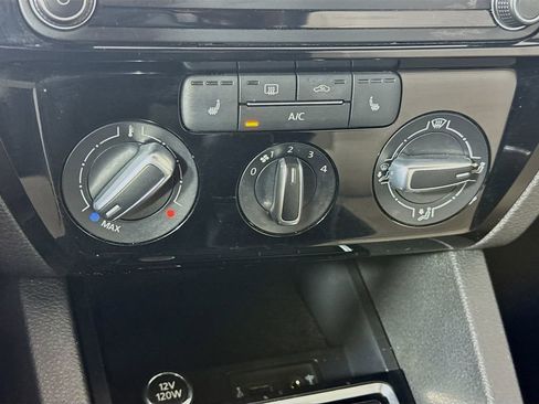 Used 2016 Volkswagen Jetta Sport image 18