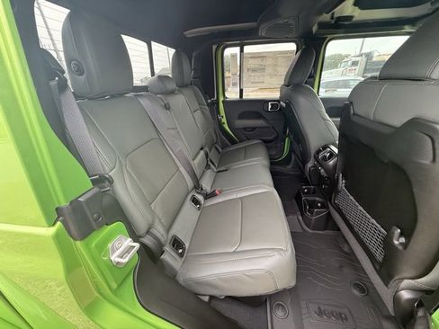 New 2025 Jeep Gladiator Mojave image 12