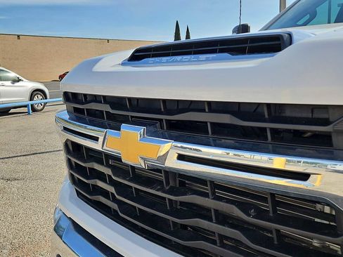 Used 2025 Chevrolet Silverado 2500 LT AWD/4WD image 13