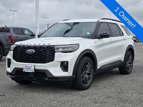 Certified 2025 Ford Explorer ST-Line w/ Premium Package RWD image 3