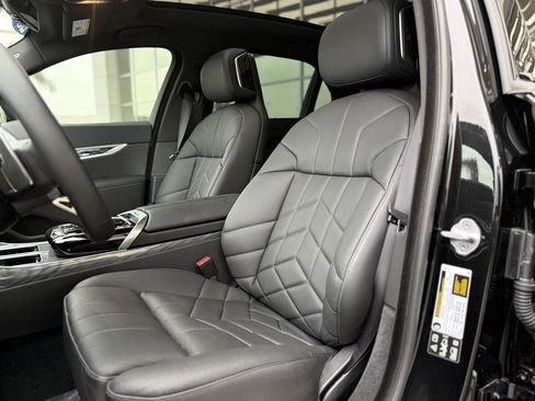 Used 2025 BMW 760i xDrive w/ Executive Package image 11