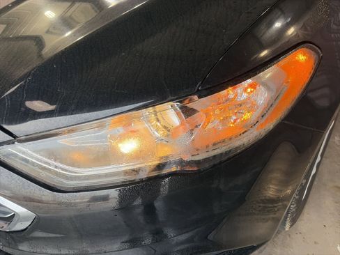 Used 2018 Ford Fusion S image 2