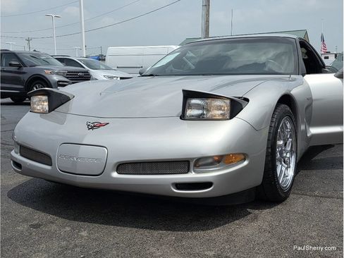 Used 2004 Chevrolet Corvette Z06 w/ Memory Package RWD image 8
