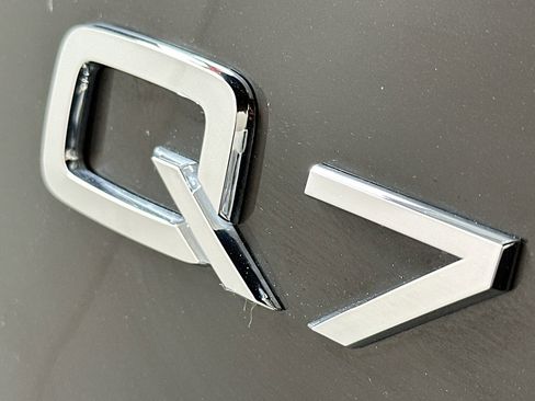 Used 2022 Audi Q7 3.0T Premium Plus w/ Premium Plus Package AWD/4WD image 10