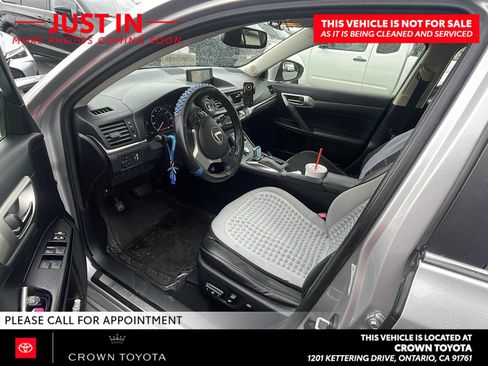 Used 2015 Lexus CT 200h w/ Navigation Package FWD image 8