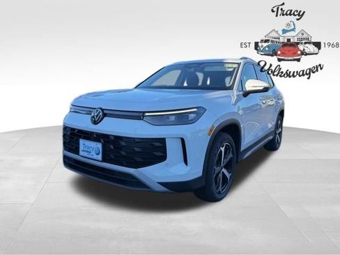 New 2026 Volkswagen Tiguan SE image 3