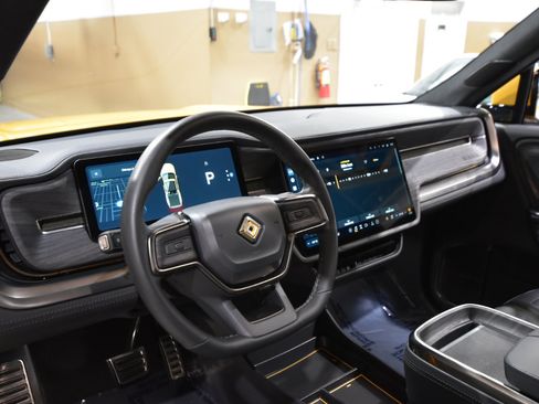 Used 2022 Rivian R1T Adventure image 19