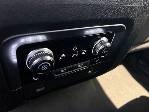 Used 2021 GMC Yukon Denali w/ Denali Premium Package RWD image 19