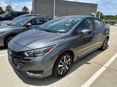 Used 2025 Nissan Versa SV FWD image 1